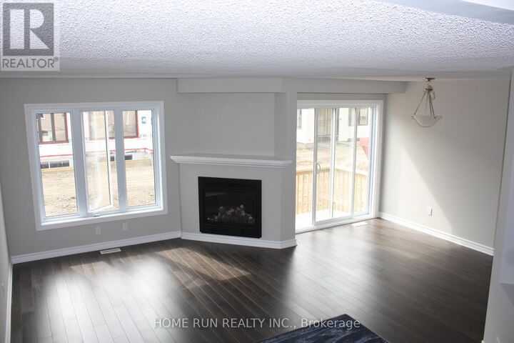 Photo de la propriété: 230 Mancini Way ON K2J 5X5