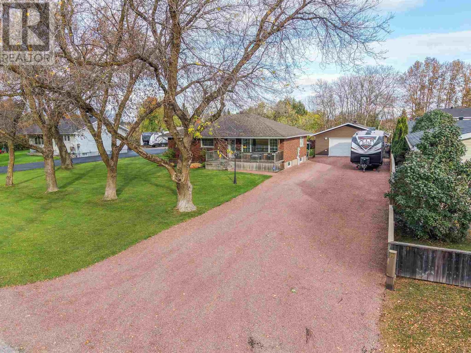 Photo de la propriété: 102 Roosevelt Ave ON P6C 5M4