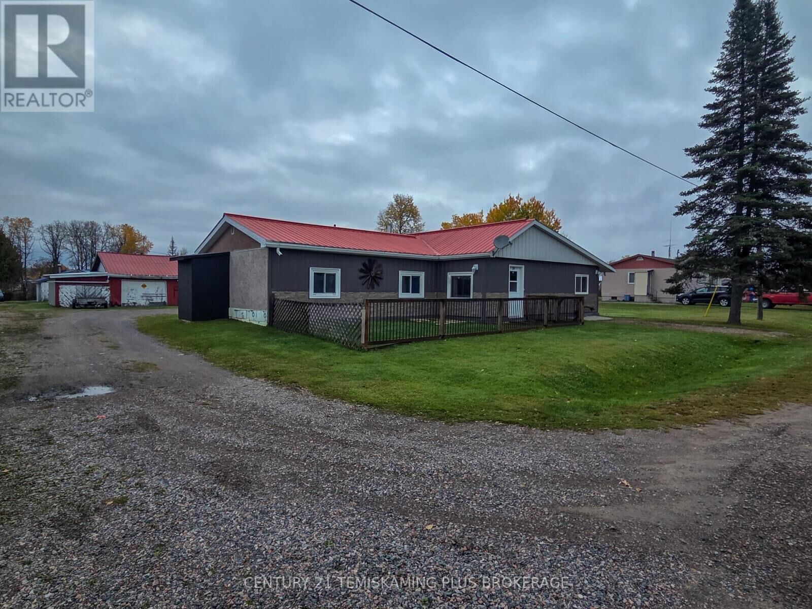 Photo de la propriété:  28 Fifth Street  ON P0J 1G0