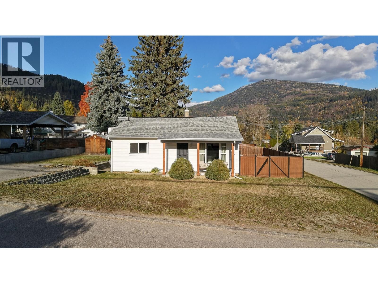 Photo de la propriété:  24 Kootenay Avenue North  BC V0G 1L0