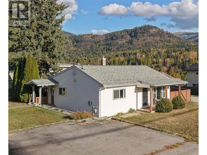 24 Kootenay Avenue North  Fruitvale BC V0G 1L0 photo