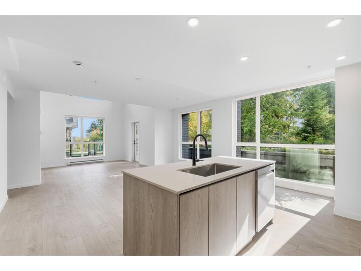 Photo de la propriété: 19577 65B 512 BC V4N 6Y3