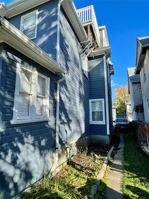 Photo de la propriété:  215 Spence Street  MB R3C 1Y5