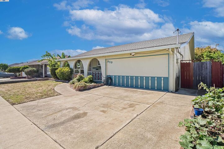 Property Photo:  829 Crespi Dr  CA 94578