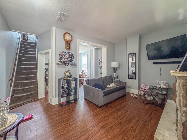 Property Photo:  623-627 Arlington Street  IA 52001