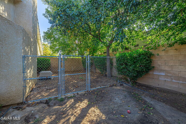 Property Photo: 2027 Ogden Lane CA 93535