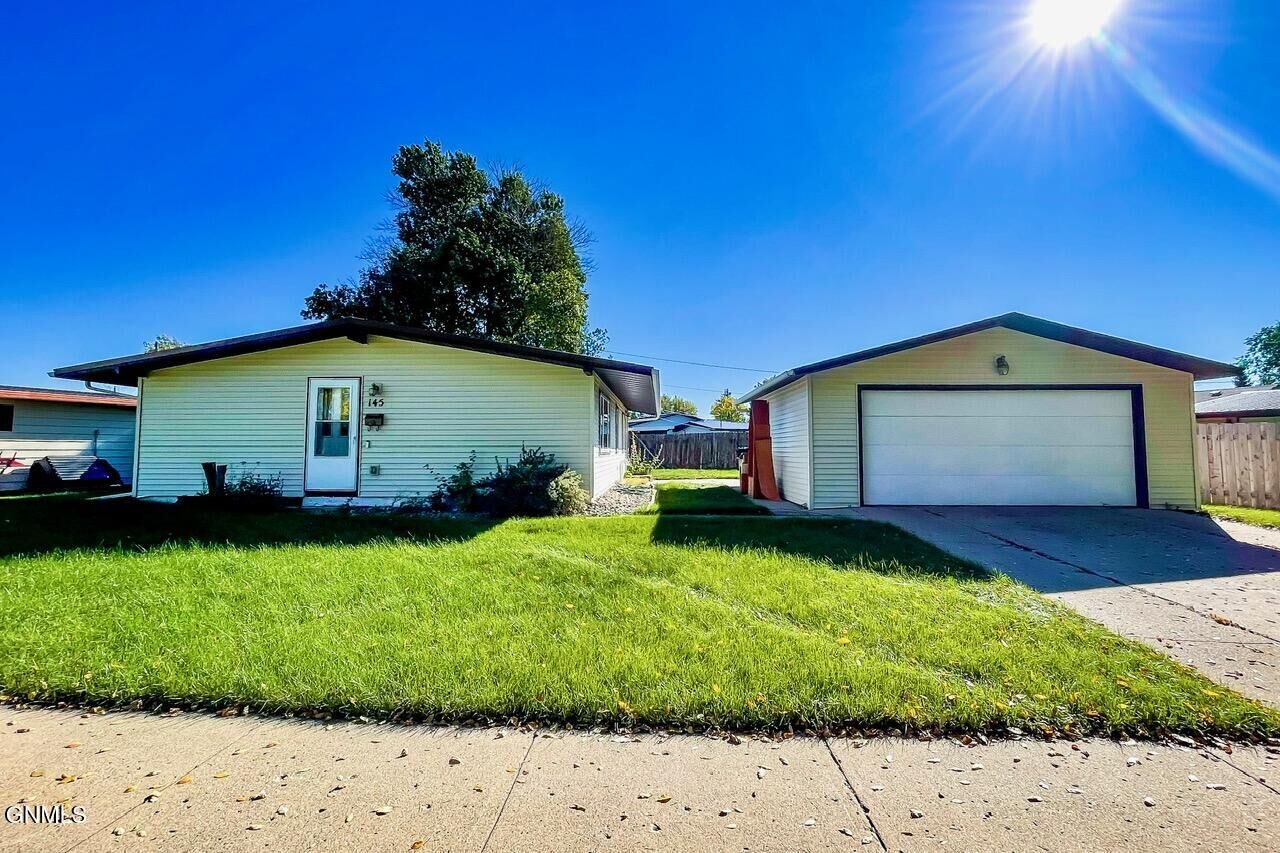 Property Photo:  145 26th Street SW  ND 58701 