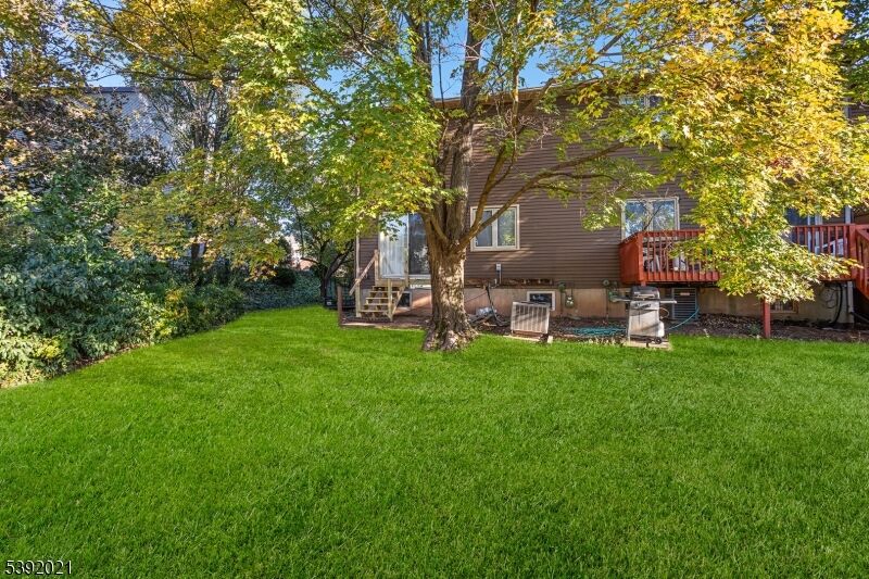 Property Photo:  21 Sherwood Ct  NJ 08822