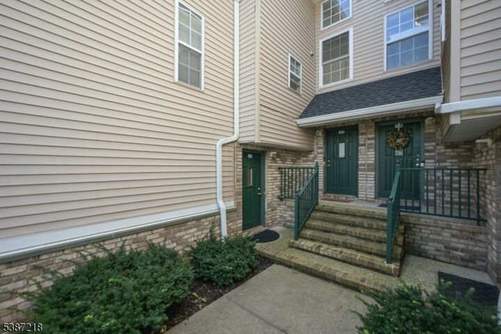 Property Photo:  125 Tomahawk Court  NJ 08502