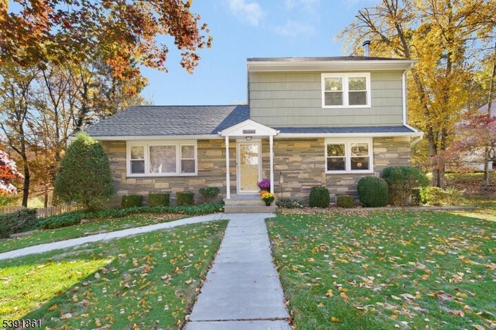 13 Paderewski Rd  Jefferson Twp. NJ 07438 photo