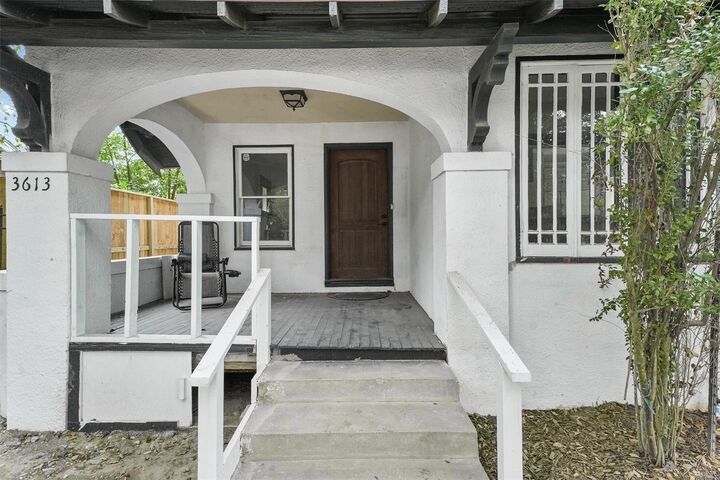 Property Photo:  3613 Audubon Place  TX 77006 