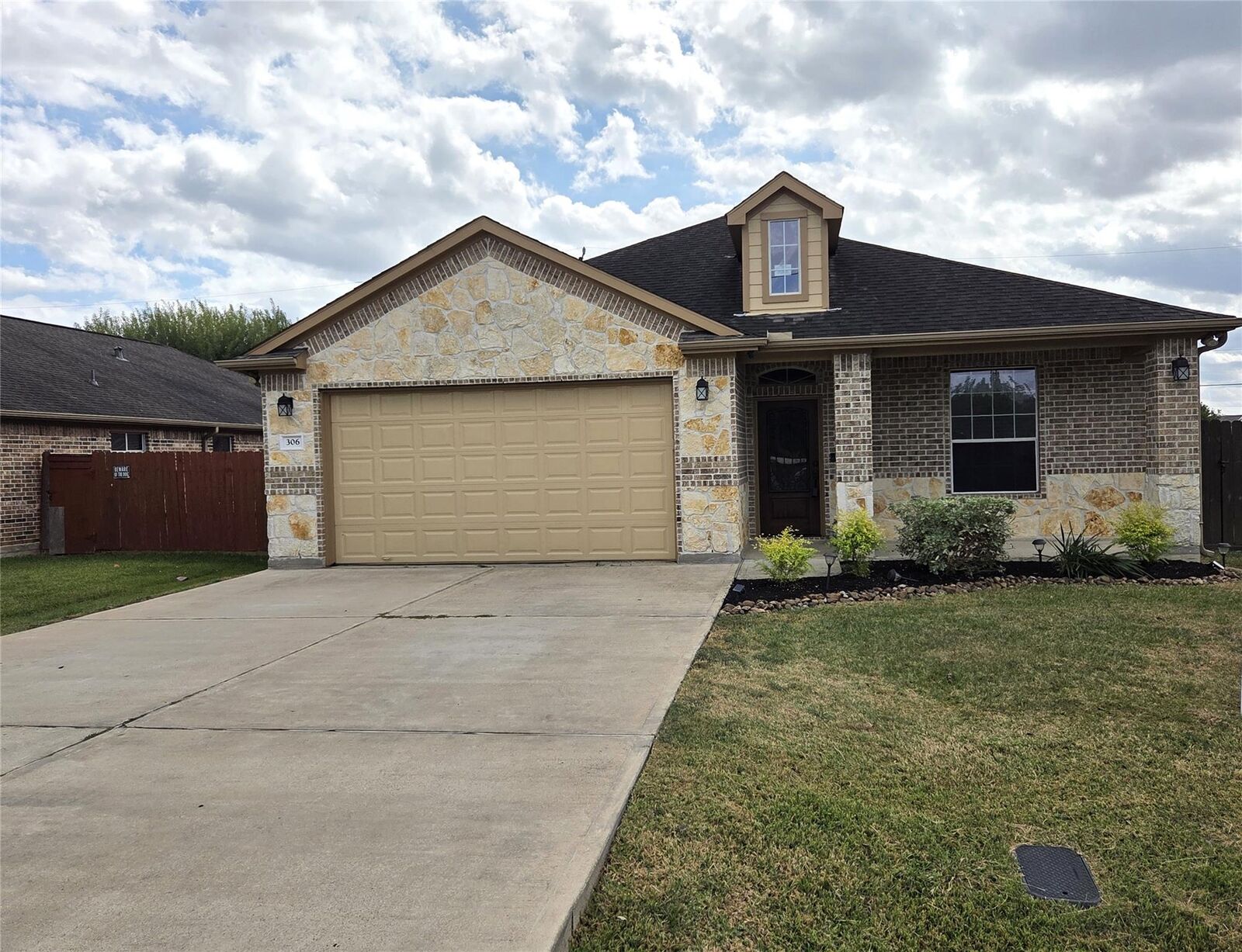Property Photo:  306 Masterson Street  TX 77583