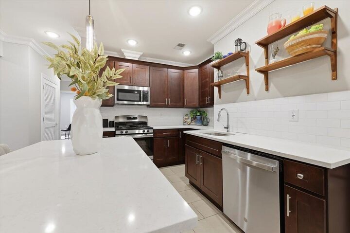 Property Photo:  25 St Pauls Ave 3  NJ 07306