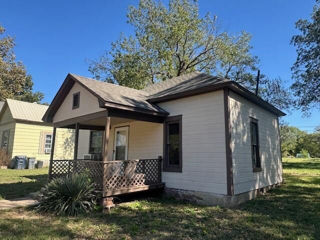 Property Photo:  528 S 13th Street  KS 67301 