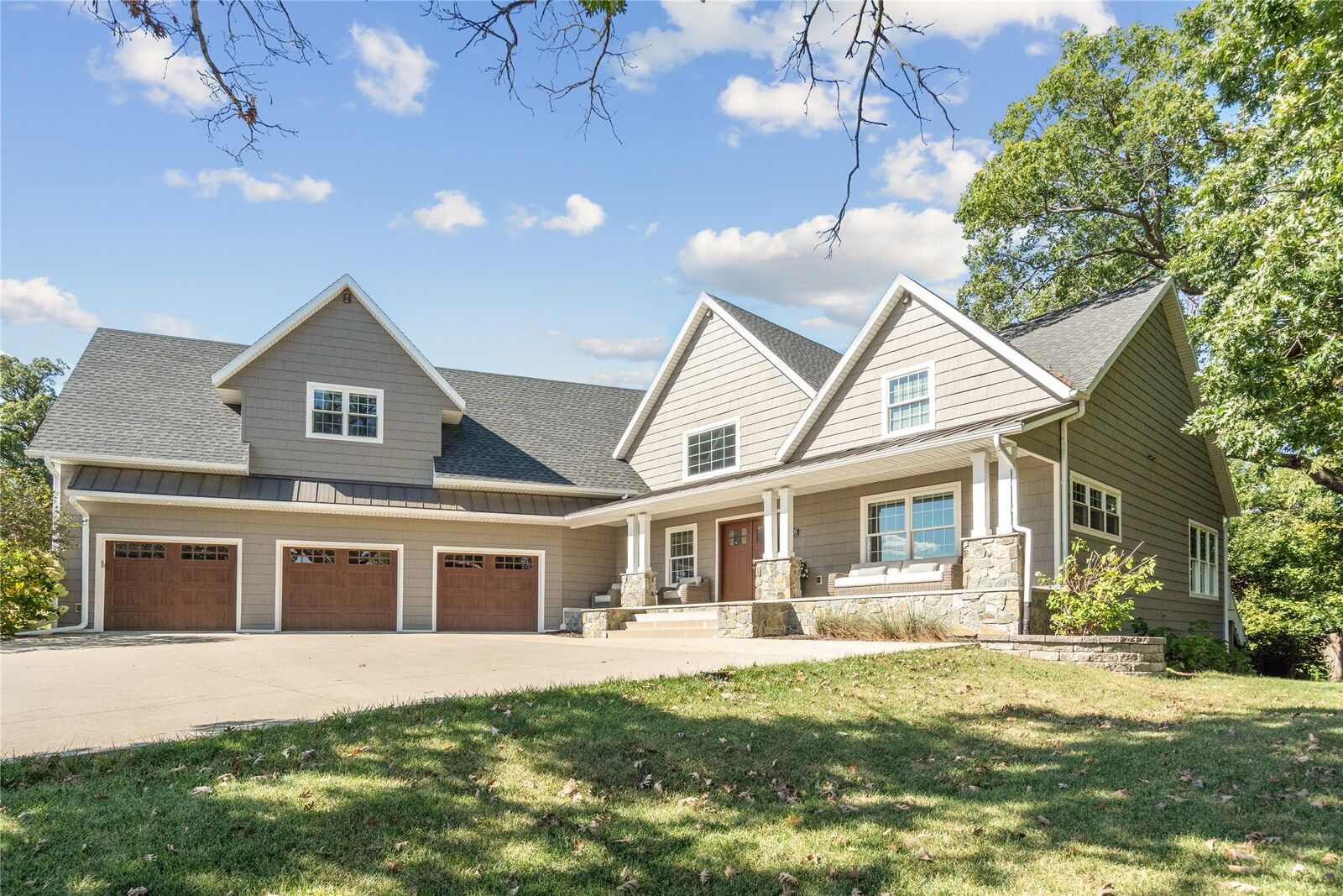 Property Photo:  1105 Tradition Drive  IA 50226