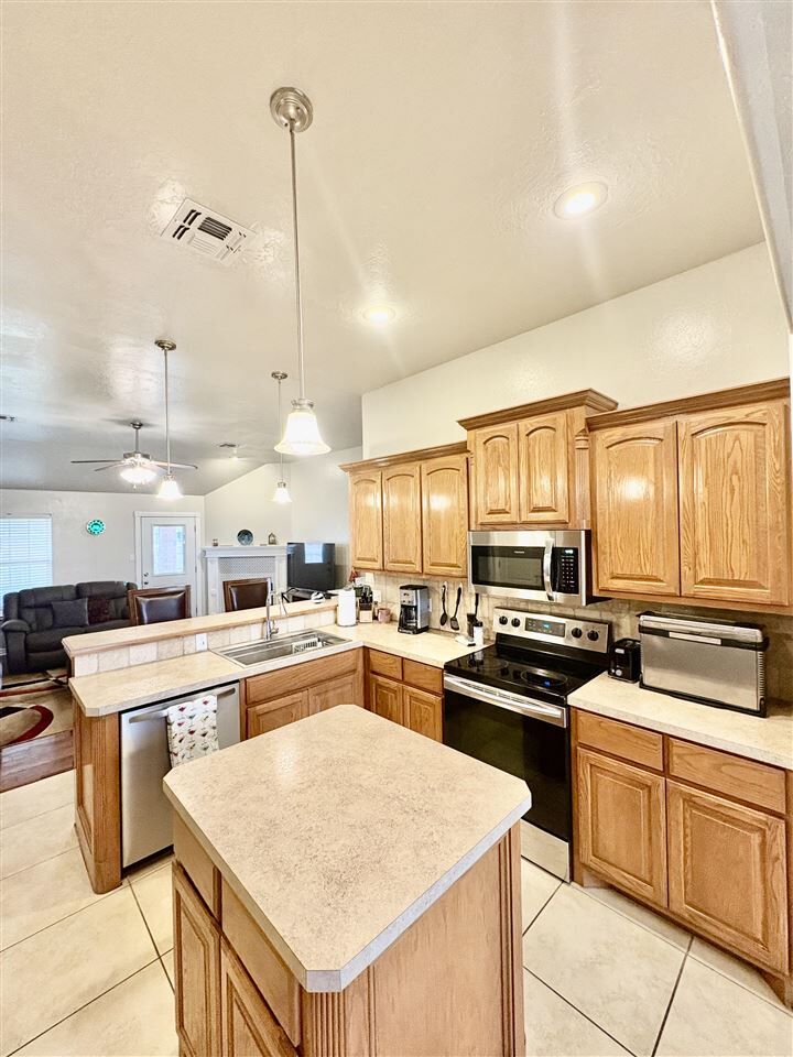 Property Photo:  1206 Hershel Dr  OK 73538