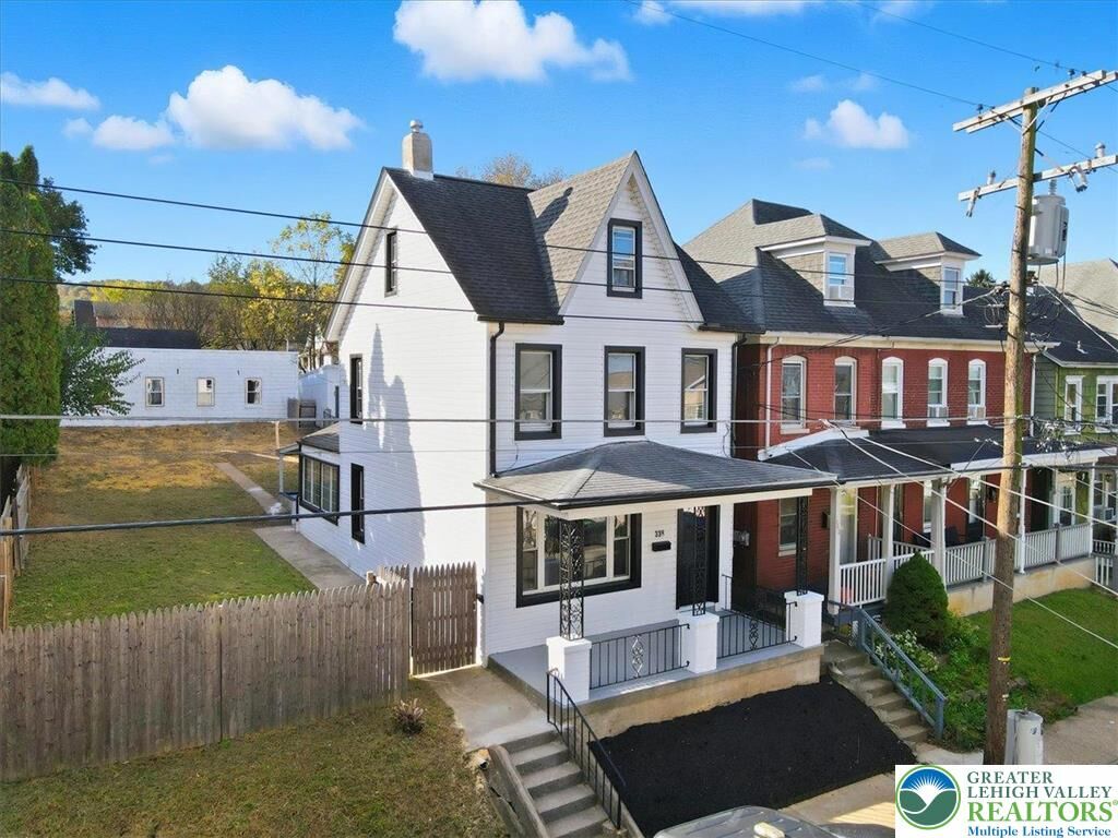 Property Photo:  338 W Lincoln Street  PA 18042 