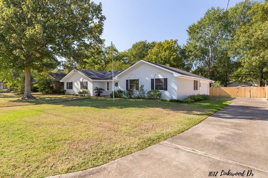 Property Photo: 1012 Linkwood TX 75901
