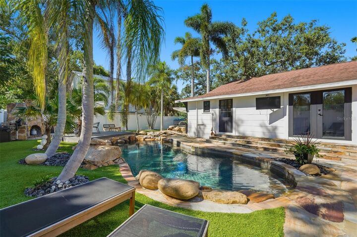 Property Photo: 517 Avery Avenue FL 34681