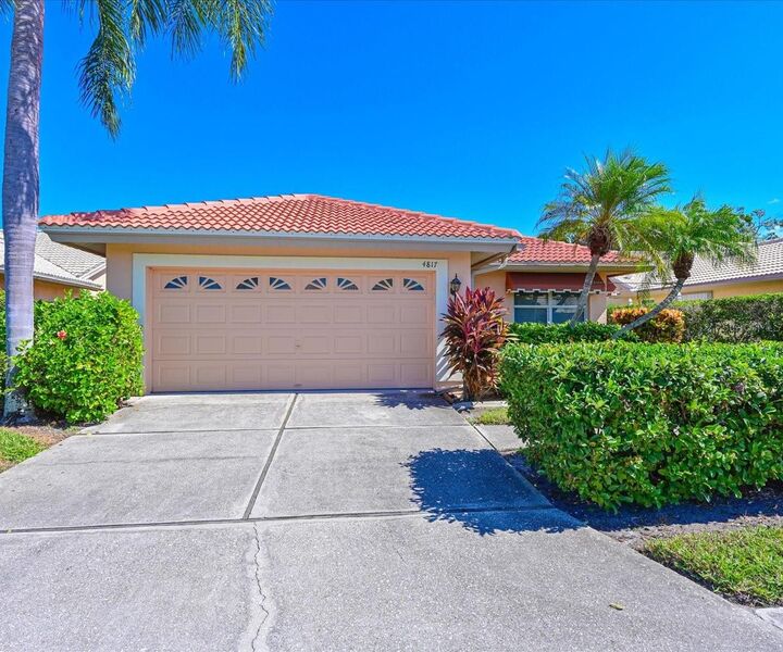 Property Photo:  4817 Montrose Drive  FL 34210