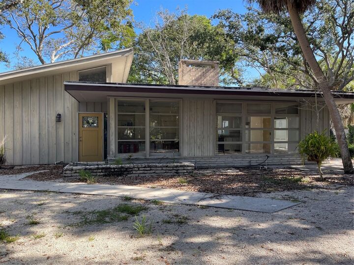 Property Photo:  5453 Avenida Del Mare  FL 34242