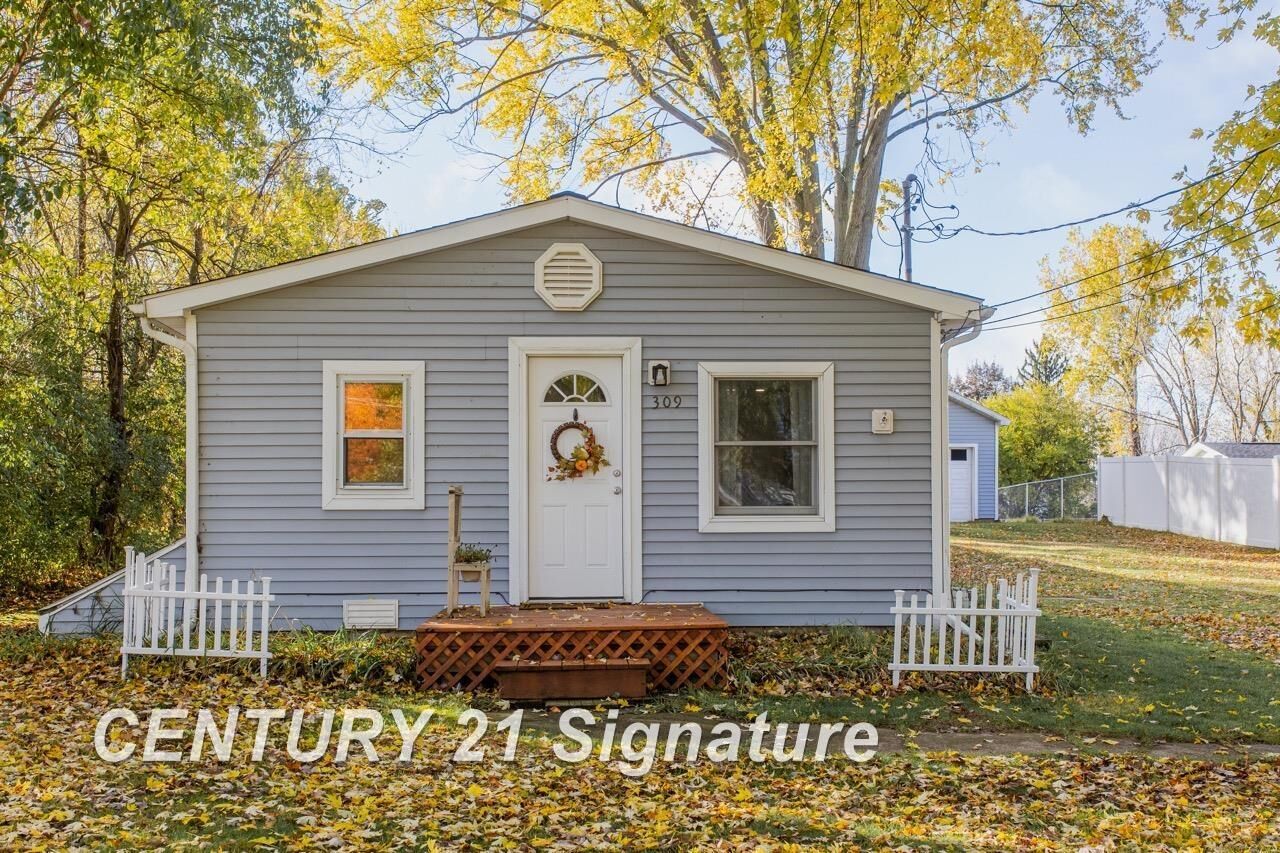 Property Photo:  309 Arthur Street  MI 48433