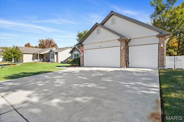 Property Photo:  519 Sceptre Road  MO 63385 