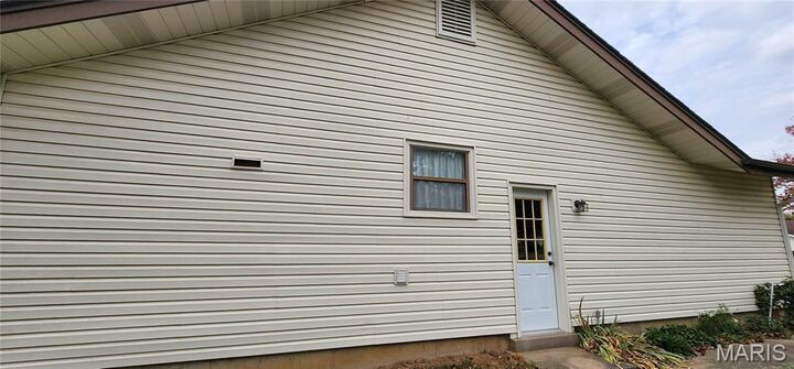 Property Photo:  2741 Penbrooke  MO 63301