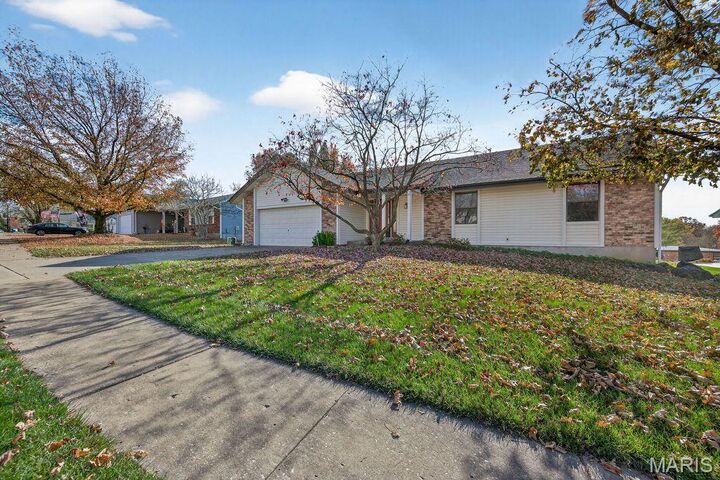 Property Photo: 2741 Penbrooke MO 63301