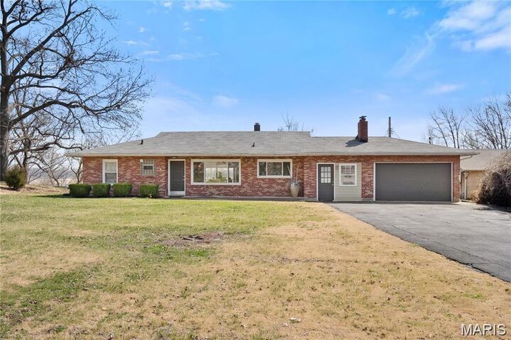 9910 Parkway Drive  St Louis MO 63137 photo