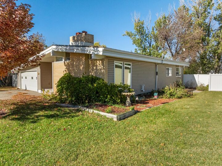 Property Photo:  15 Fairway  ND 58701 