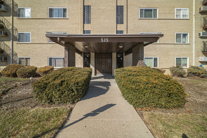 Property Photo:  535 S Cleveland Avenue 402  IL 60005 