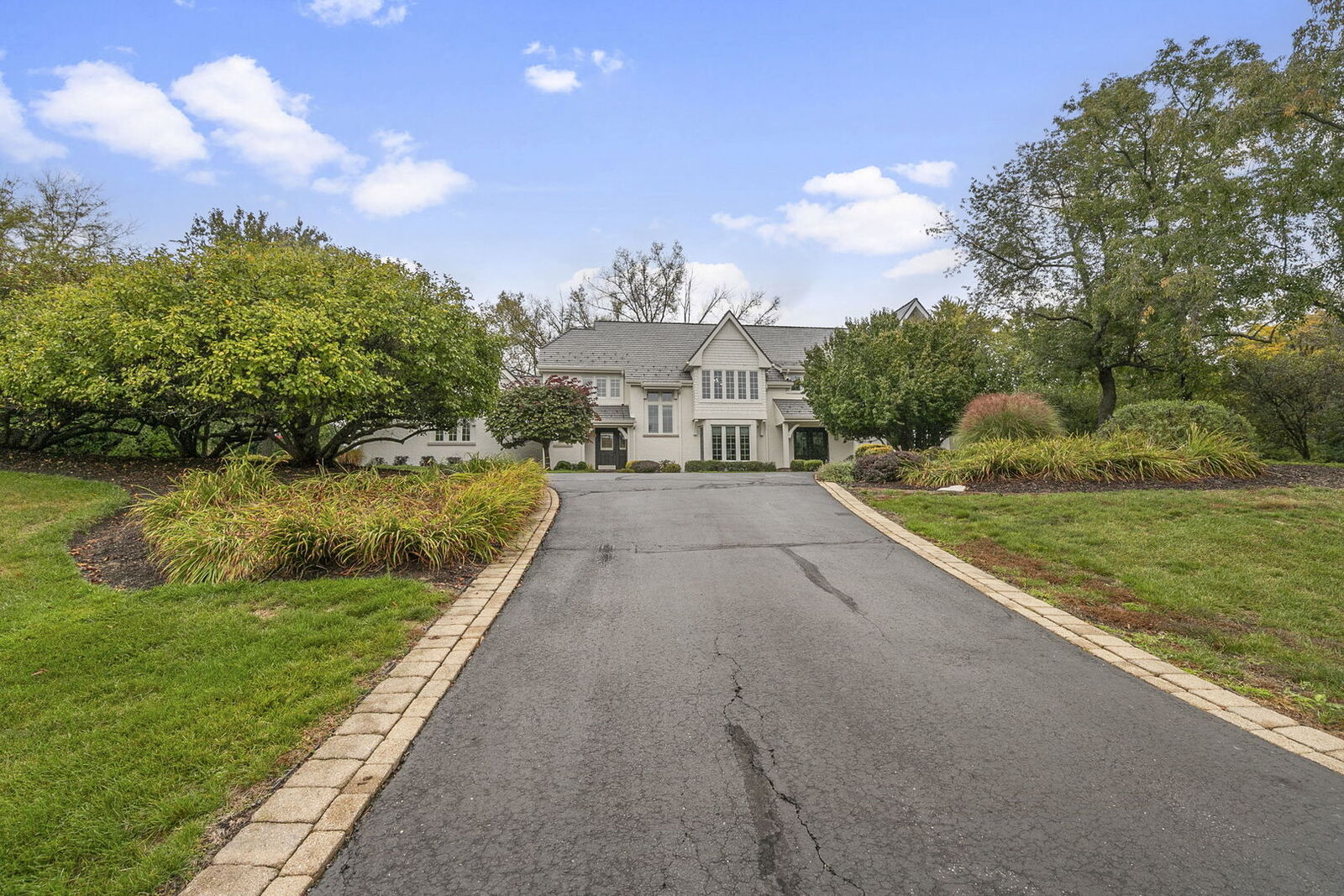 Property Photo:  70 Bexley Court  IL 60010