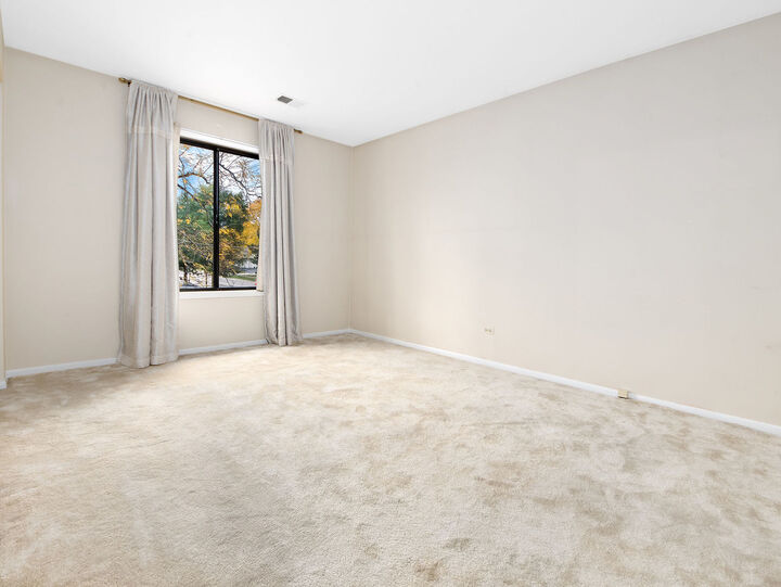 Property Photo:  932 E Coach Road 8  IL 60074