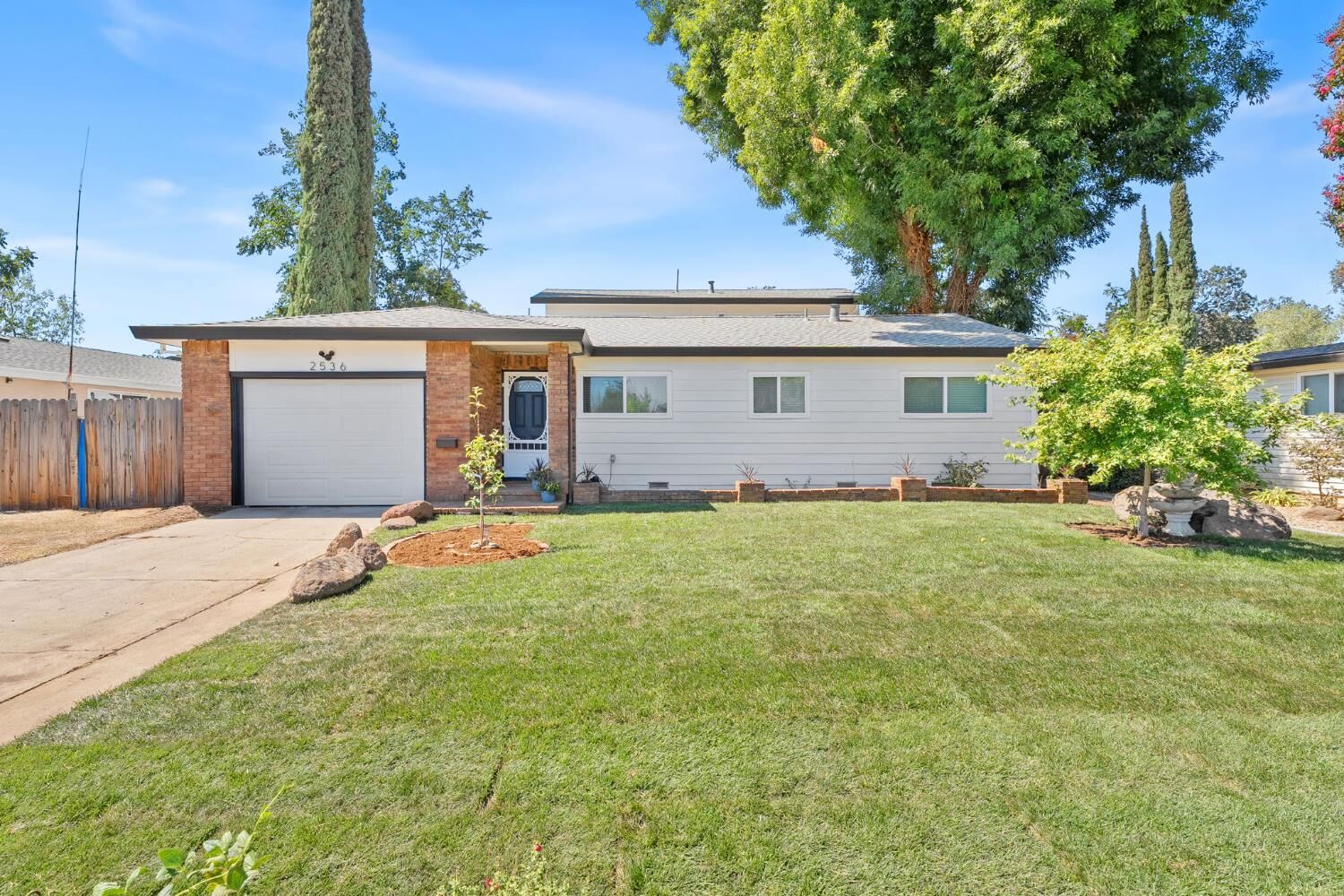 Property Photo:  2536 Las Casas Way  CA 95670