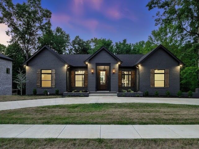 Property Photo:  2549 Everwood Ct  TN 37043