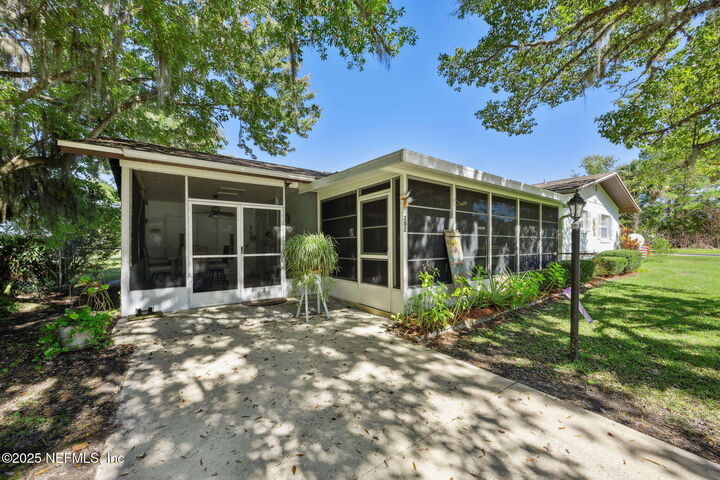 Property Photo:  202 Park Avenue  FL 32112