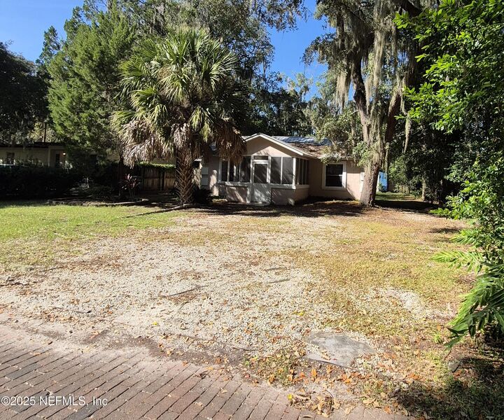 Property Photo: 1510 Cleveland Avenue FL 32177