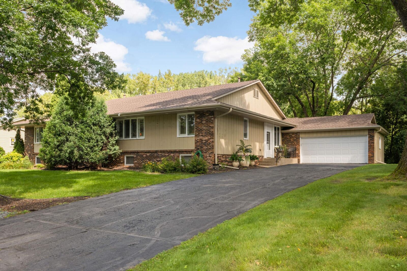 Property Photo: 5315 Malibu Drive MN 55436