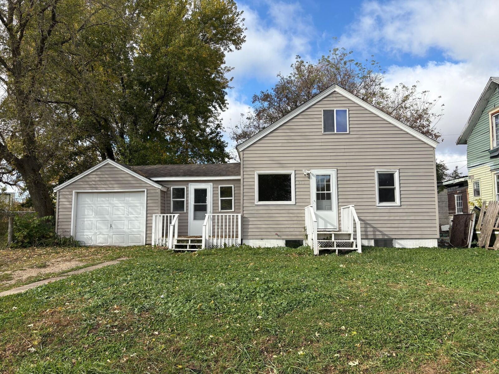 Property Photo:  211 Clinton Street  MN 55912