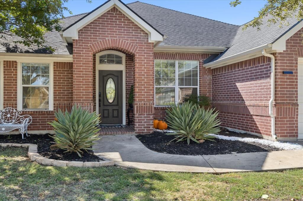 Property Photo: 6552 Fairview Drive TX 76148