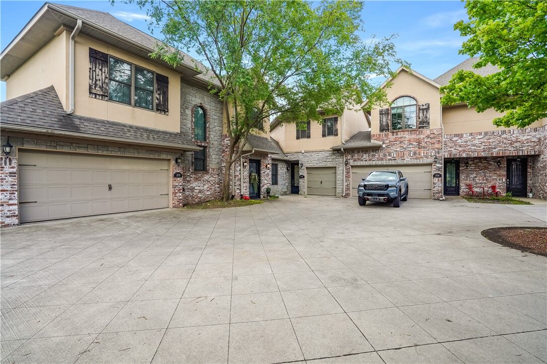 Property Photo:  2712 S Everest Avenue  AR 72758