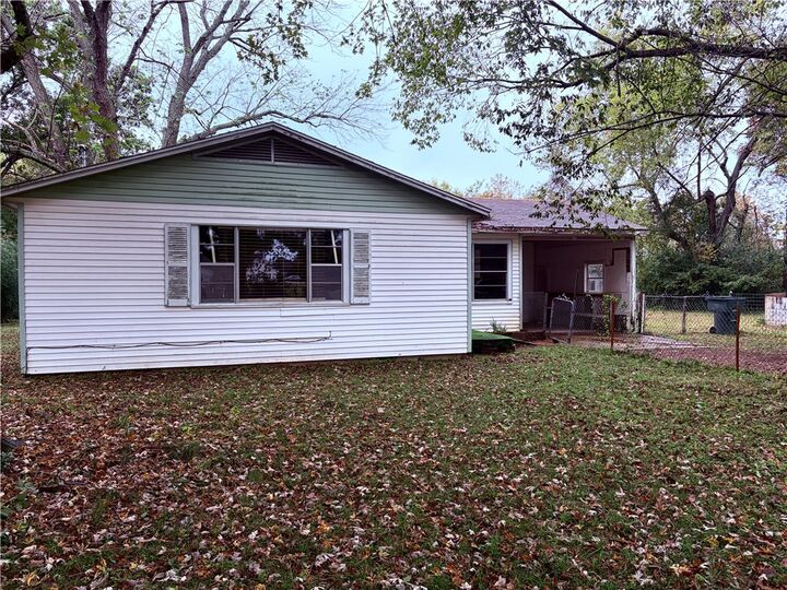 Property Photo:  1523 Roberts Road  AR 72701 