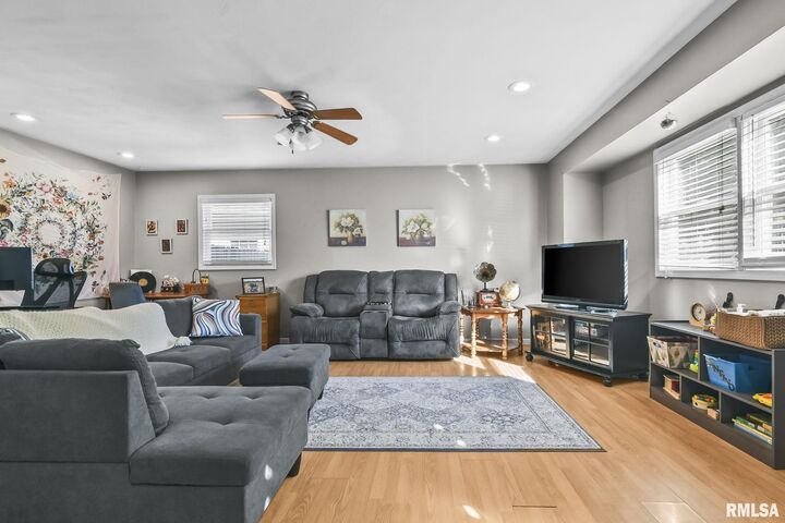 Property Photo:  206 S 8th Street  IL 62615