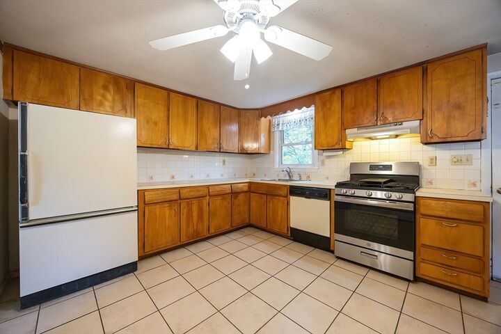 Property Photo:  17 Plymouth Rd  MA 01960 