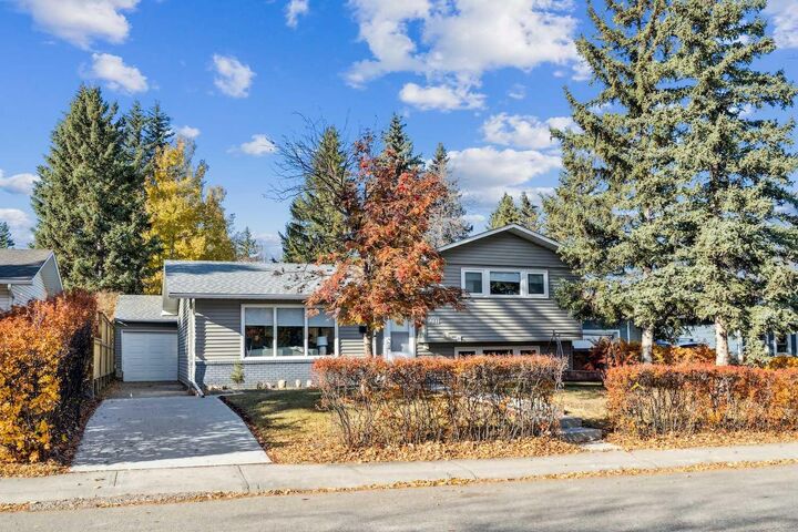 9607 Oakhill Drive SW  Calgary AB T2V 3W4 photo