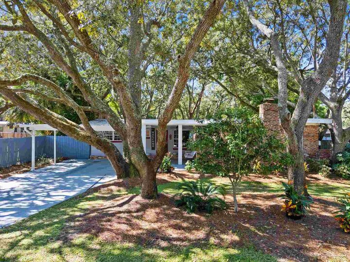 Property Photo:  314 Camelia St  FL 32561