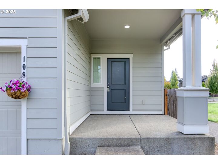 Property Photo:  108 N 34th Ct  WA 98642