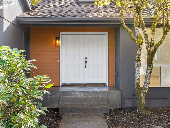 Property Photo:  16 Othello St  OR 97035