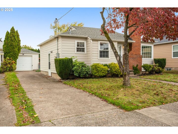 Property Photo:  1814 SE 92nd Ave  OR 97216